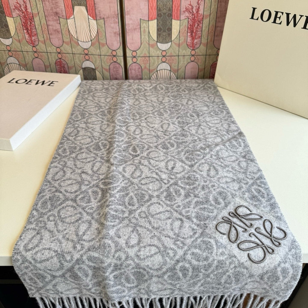 Loewe Reversible Fringe Pattern Scarf — detail